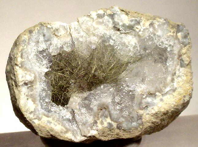 File:Millerite-Quartz-44383.jpg