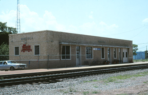 File:Mineola station, October 1996.jpg