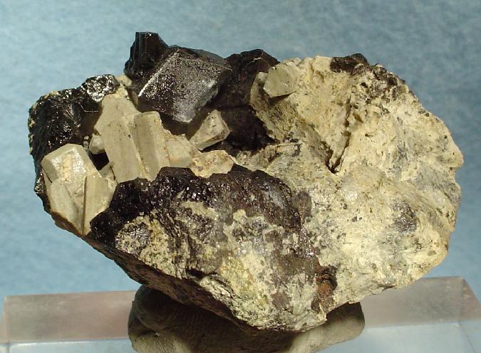 File:Nepheline-Schorlomite-250211.jpg