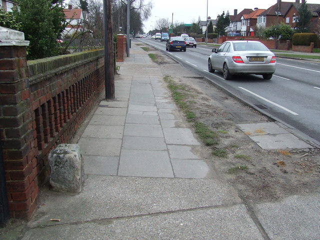 File:Old Milepost - geograph.org.uk - 1168449.jpg