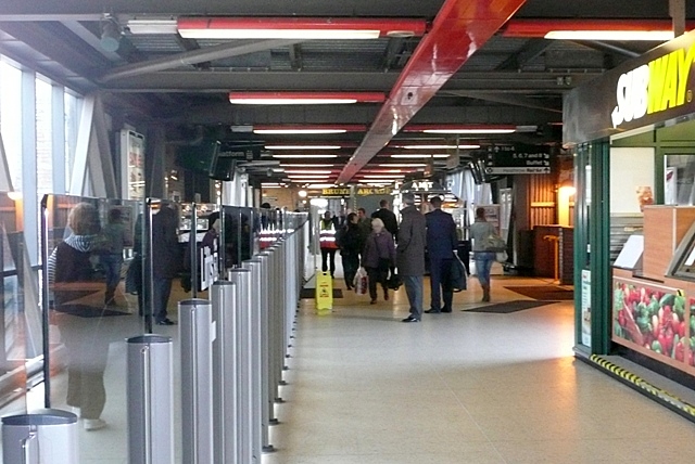 File:Reading station - geograph.org.uk - 1152354.jpg