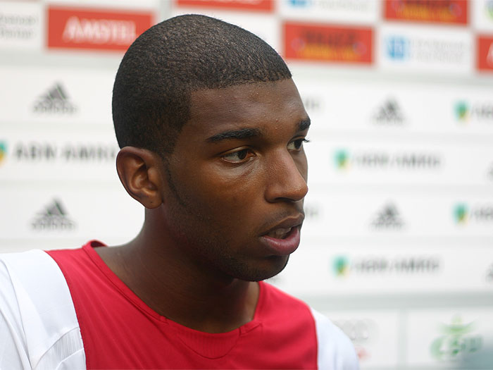 File:Ryan Babel in club shirt.jpg