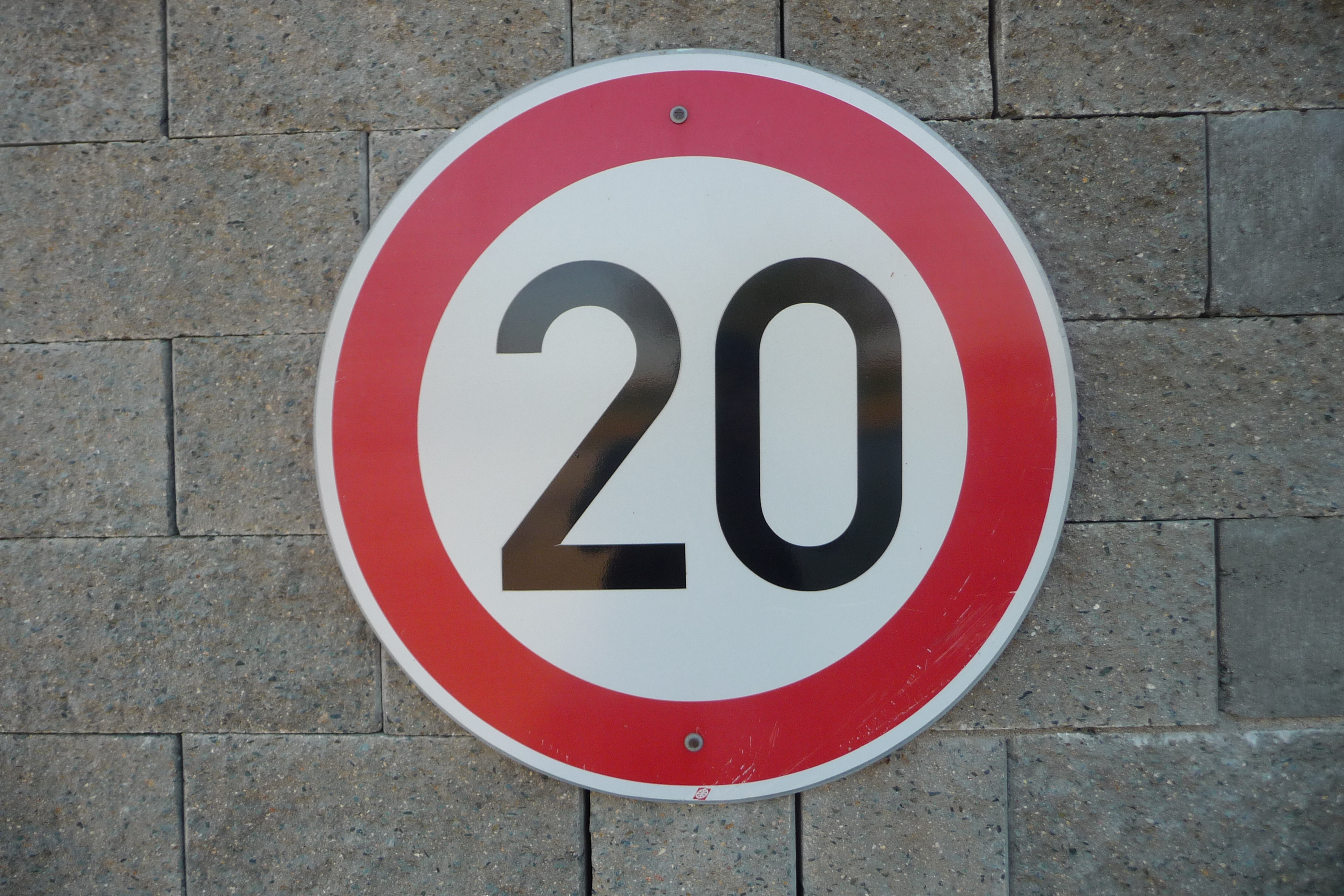 S 20 км. Знак 20. Ограничение скорости 20 км. Дорожные знаки. Ограничительные знаки.