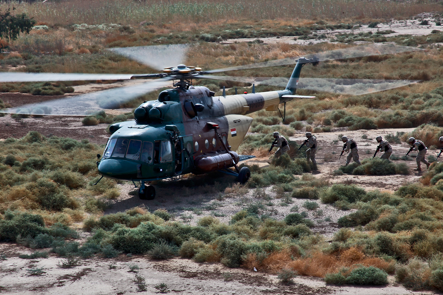 US_Army_53453_CAMP_TAJI,_Iraq-After_securing_their_simulated_target,_Iraqi_Soldiers_make_their_way_back_onto_an_Iraqi_Air_Force_MI-17_Hip_helicopter._U.S._Soldiers_from_the_1st_Air_Cavalry_Brigade,_1st_Cavalry_Div.jpg