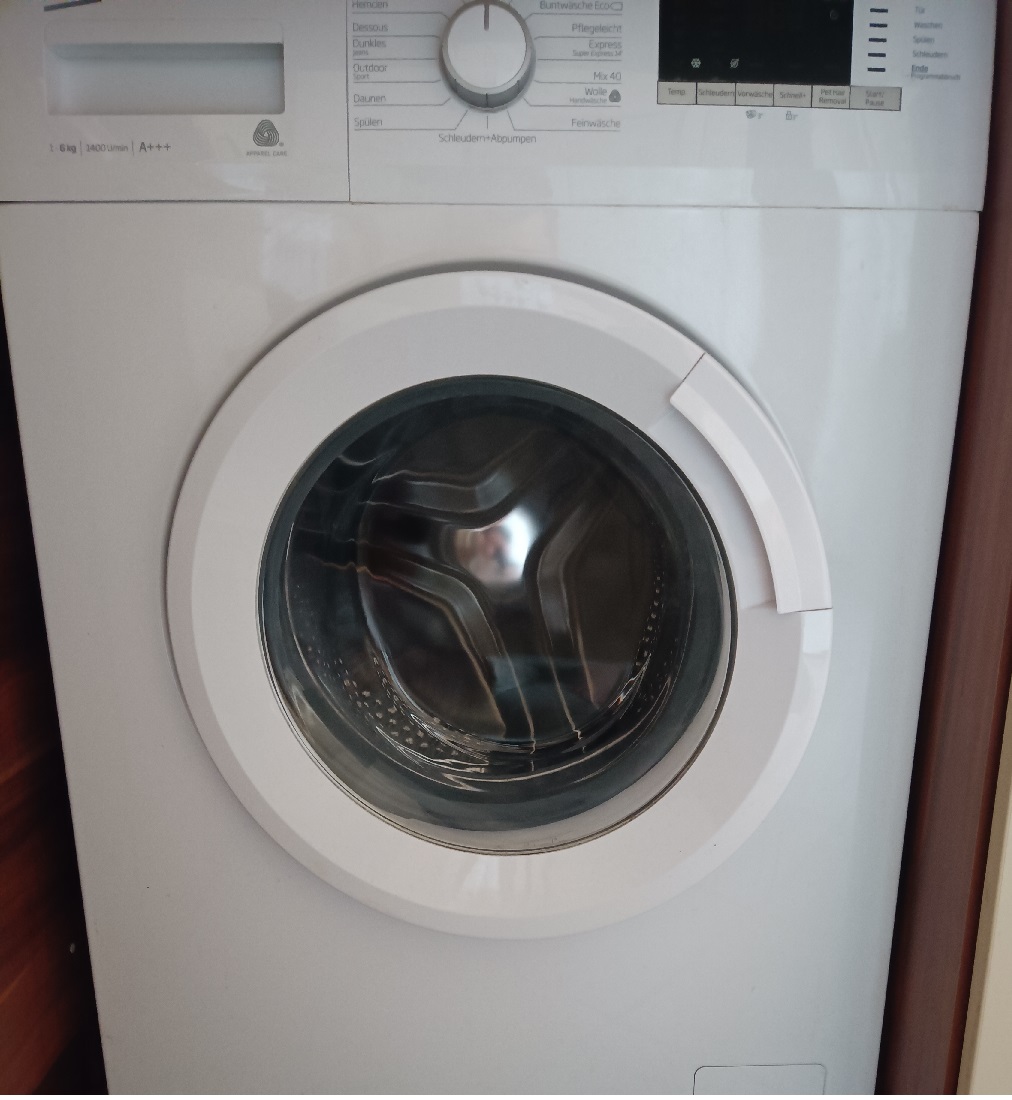 https://upload.wikimedia.org/wikipedia/commons/4/41/Washing-machine.jpg