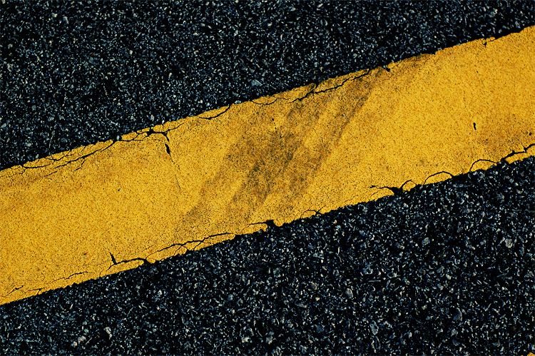 Yellow line (road marking) - Wikipedia
