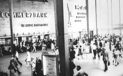 File:1958-Hauptbahnhof-München-innen-800px.jpg