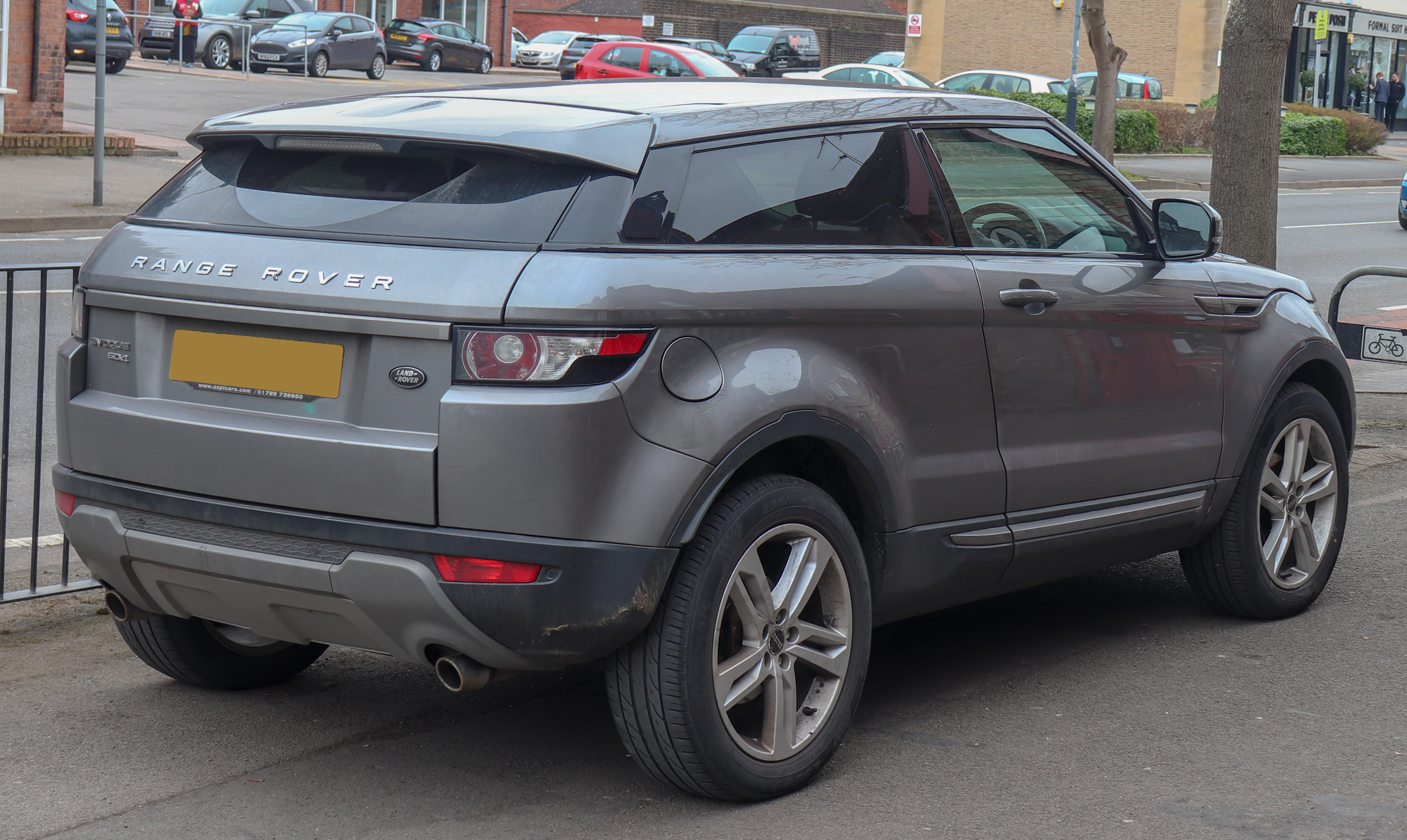 File:2011 Land Rover Range Rover Evoque Pure SD4 2.2 Rear (1).jpg -  Wikimedia Commons