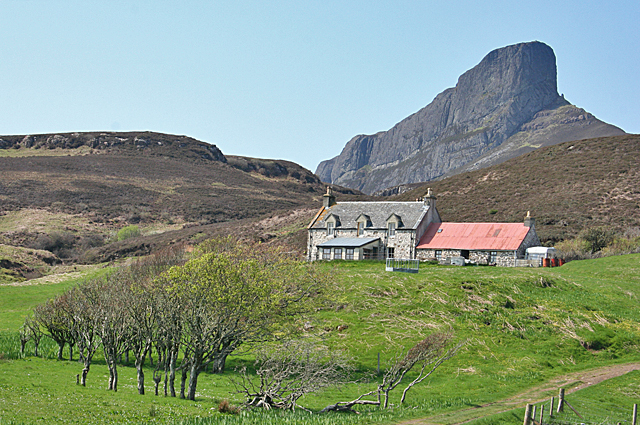 An Sgrr and Galmisdale House - geograph.org.uk - 3964933