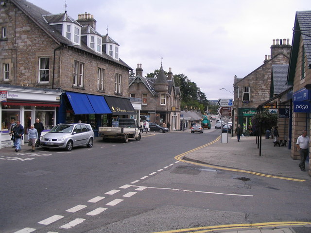 File:Atholl Road, Pitlochry - geograph.org.uk - 560247.jpg