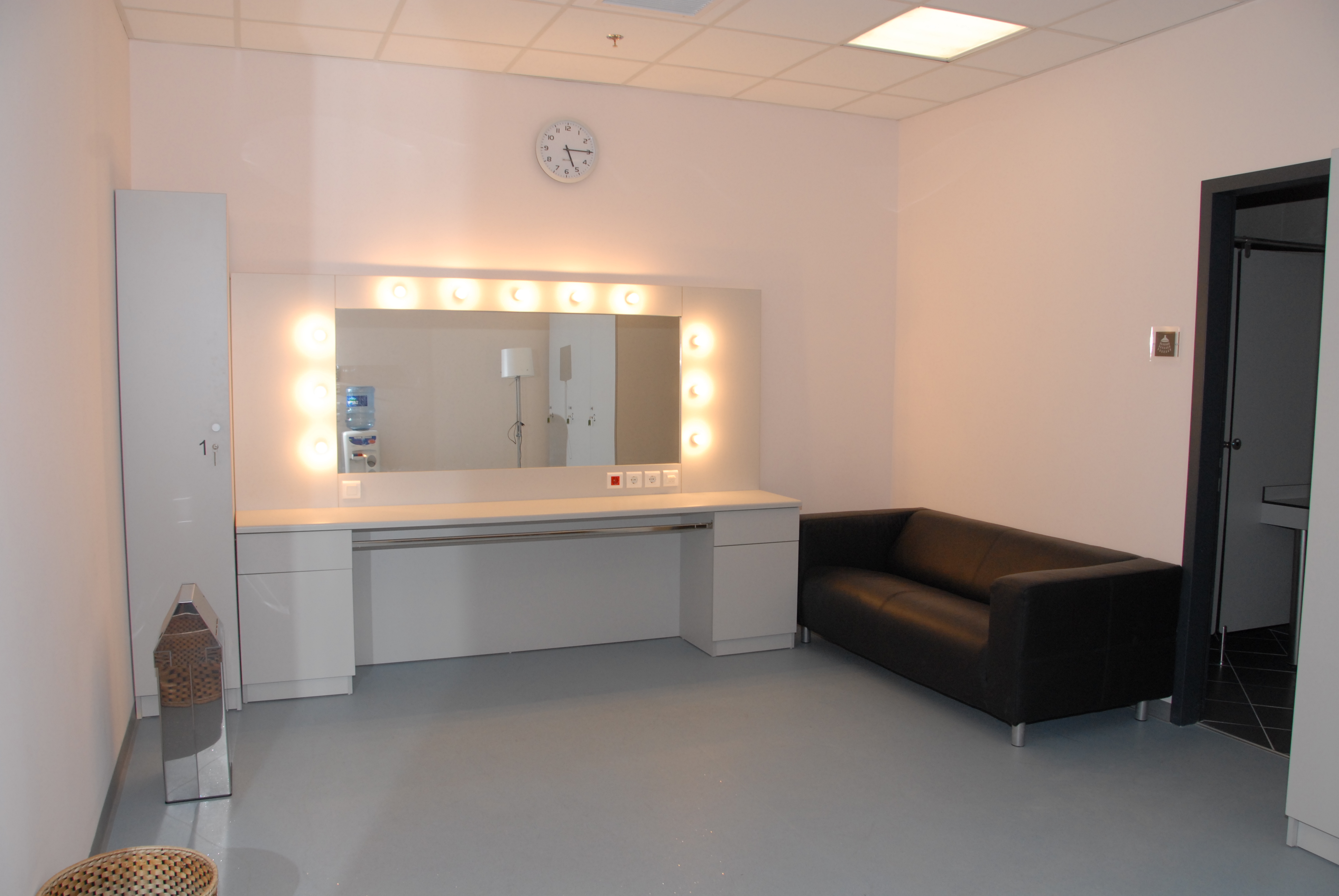 Badminton_Theater_Dressing_Room