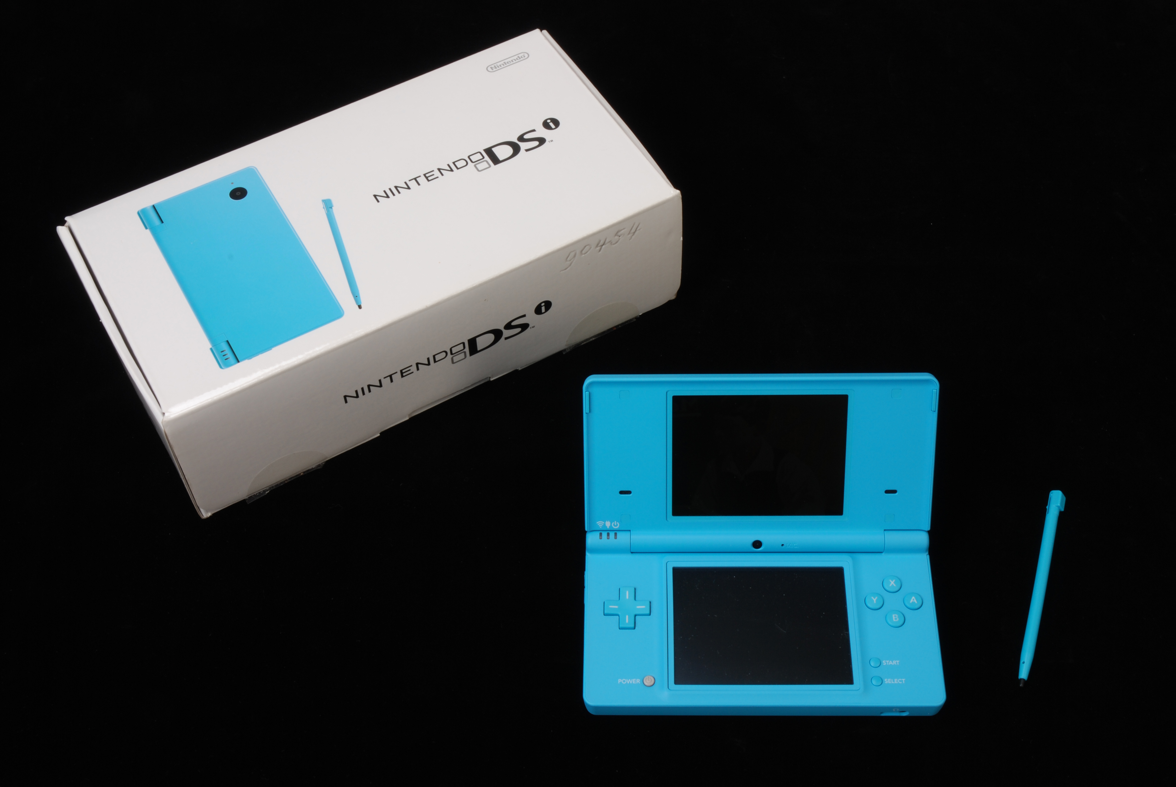 File:Blauwe Nintendo DSi, in originele doos, objectnr 90454.JPG - Wikimedia Commons