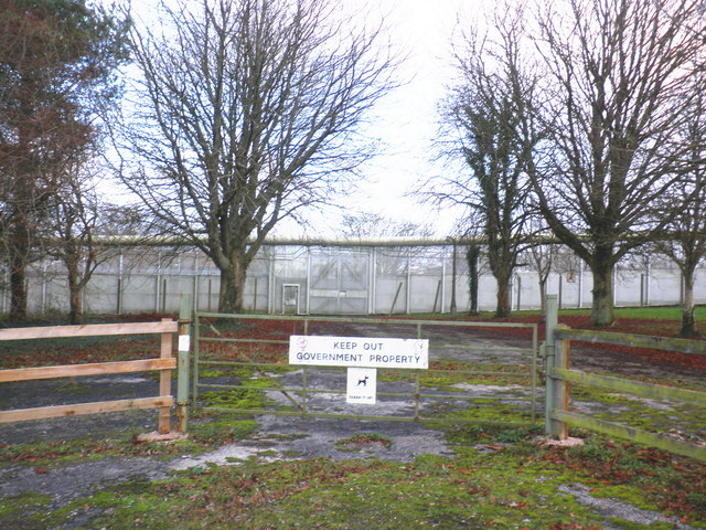 File:Boundary fence, HM Prison, Channings Wood - geograph.org.uk - 1616055.jpg