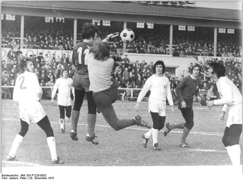 File:Bundesarchiv Bild 183-P1220-0032, FC Carl-Zeiss Jena - 1. FC Magdeburg 1-1.jpg