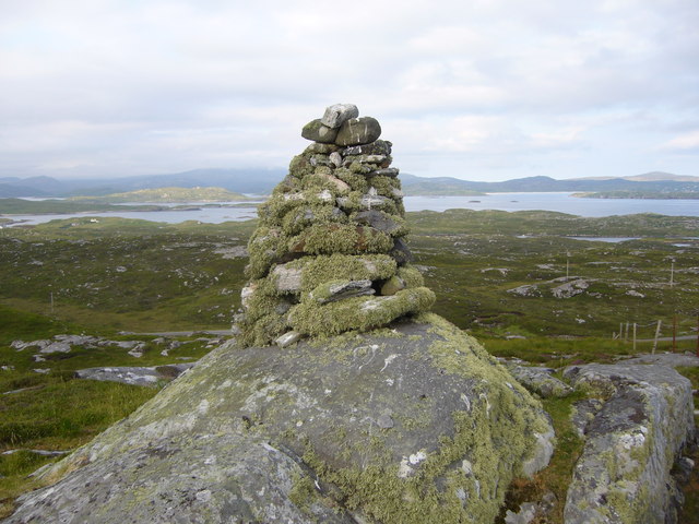 File:Cairn on Great Bernera - geograph.org.uk - 210175.jpg