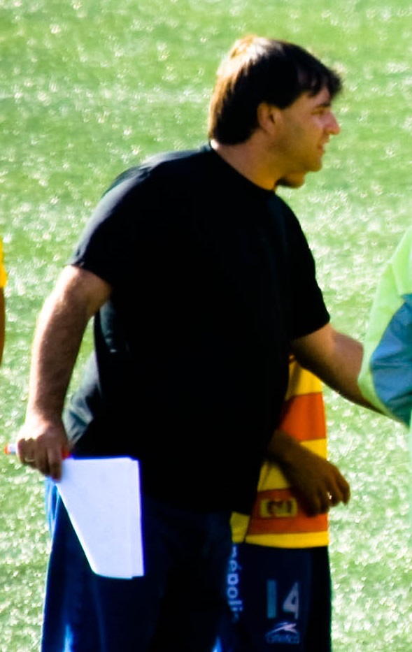 Carlos Bustos durante su tiempo como entrenador de Monarcas Morelia.