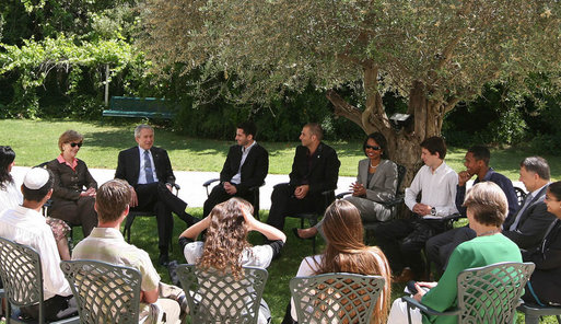 File:Condoleezza Rice, Richard Jones, and Joan Jones join President George W. Bush and Laura Bush as they meet with a dozen young leaders.jpg