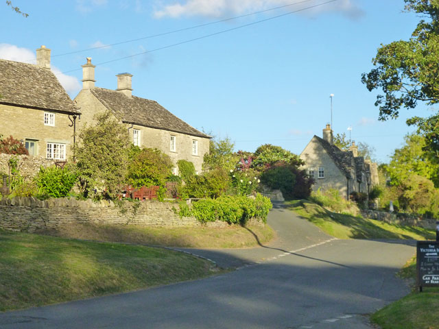 Cottages, Eastleach - geograph.org.uk - 4192505