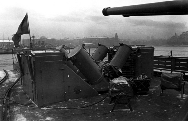 File:Depth Charge Launchers on HMS Öland.jpg