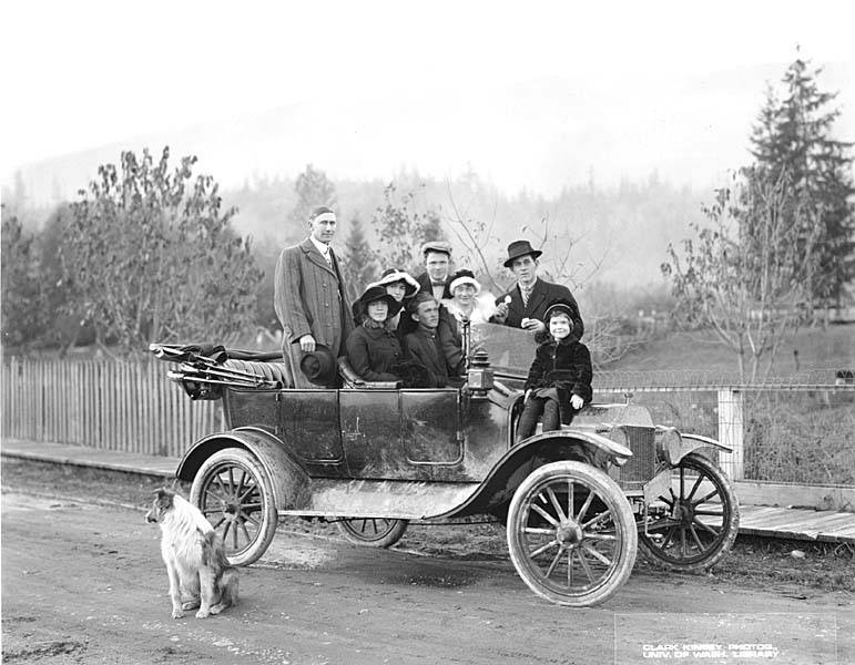 File:Family group in Model T touring car, probably near Hamilton, ca 1912 (KINSEY 250).jpeg