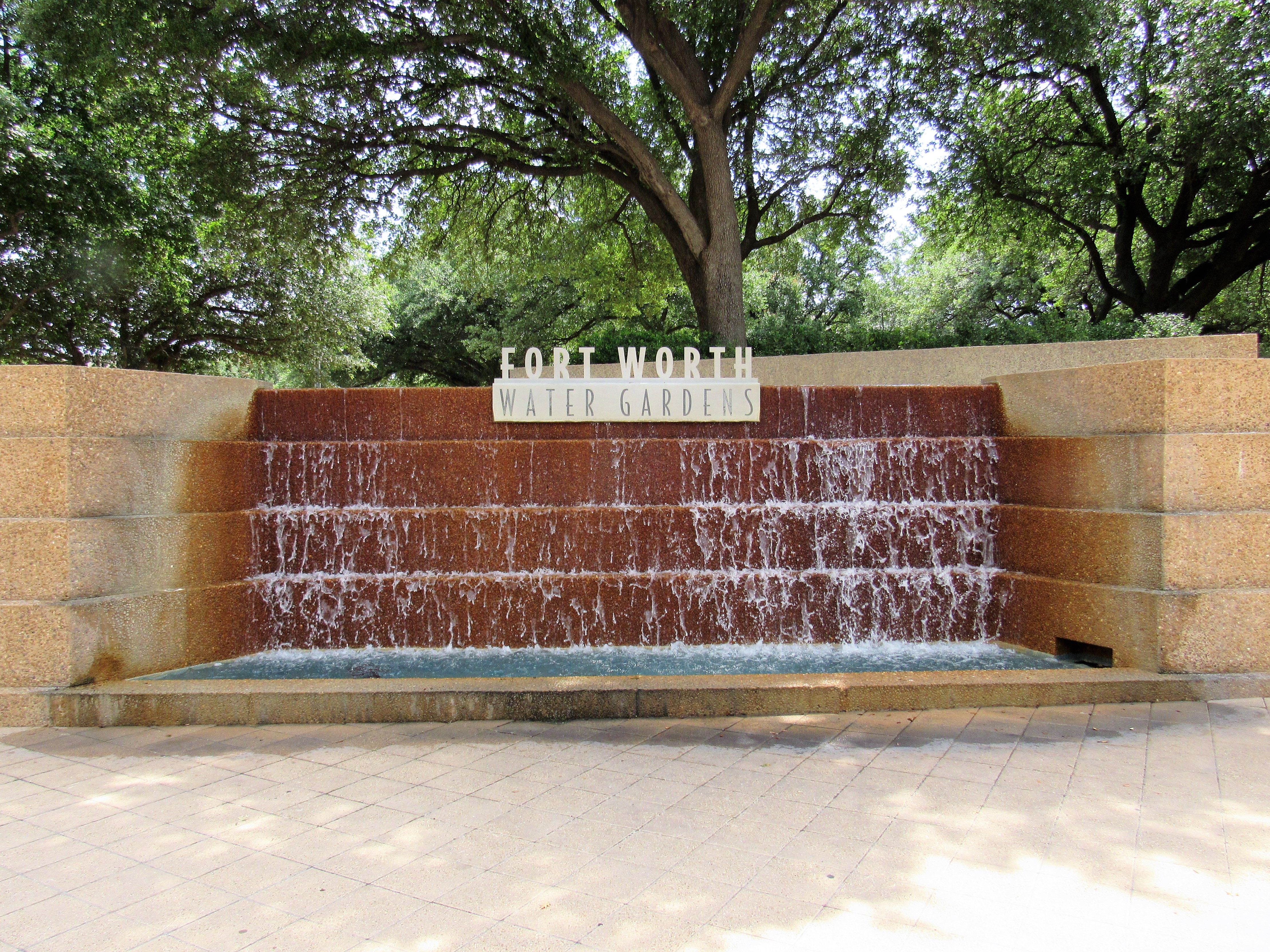 File Fort Worth Water Gardens 02 Jpg Wikimedia Commons