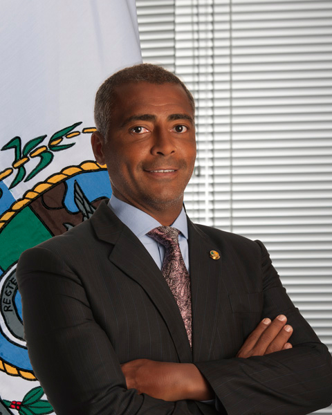 File:Foto oficial de Romário (v. AgSen).jpg