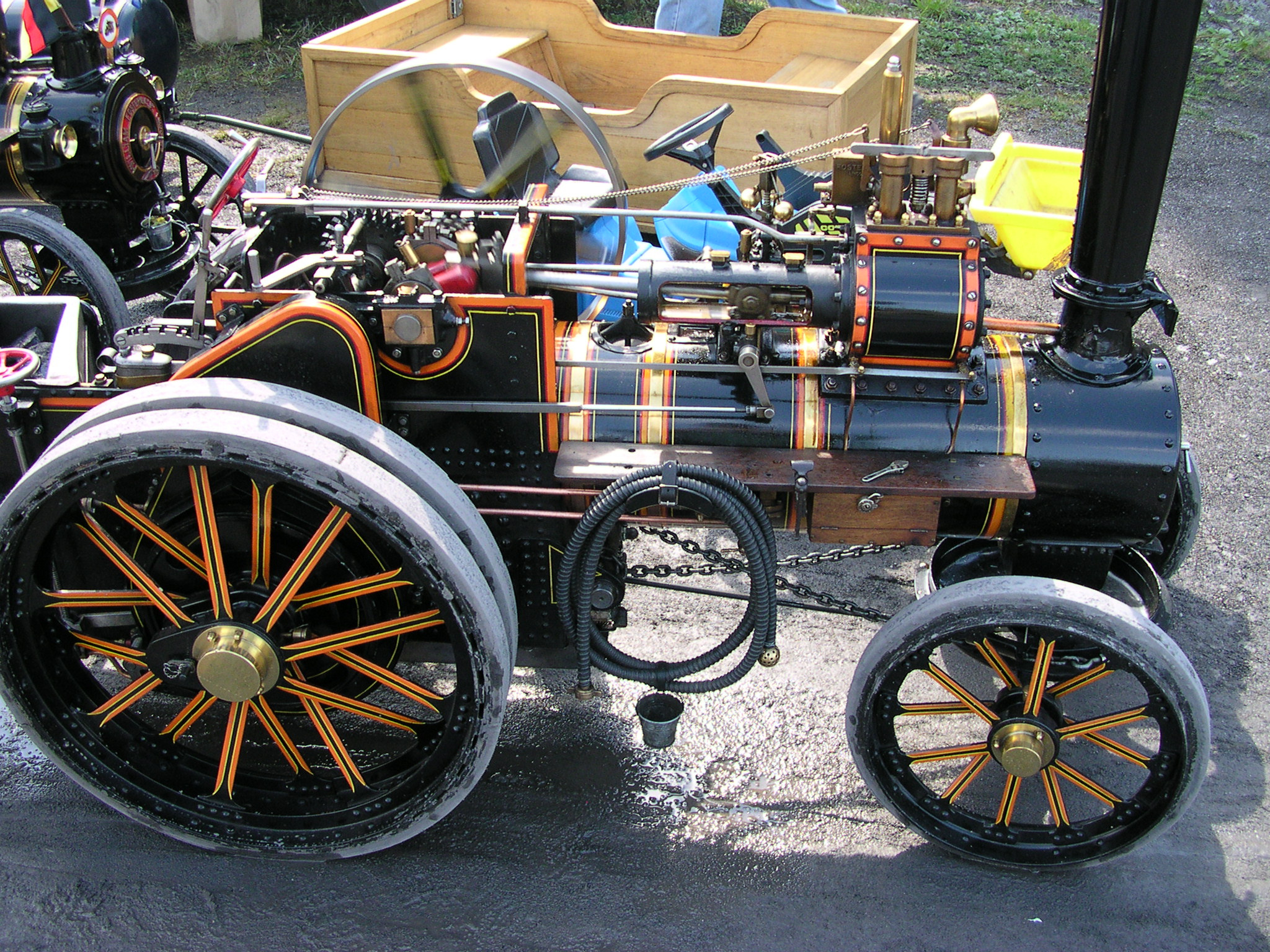 Vehicles which are powered by steam фото 40