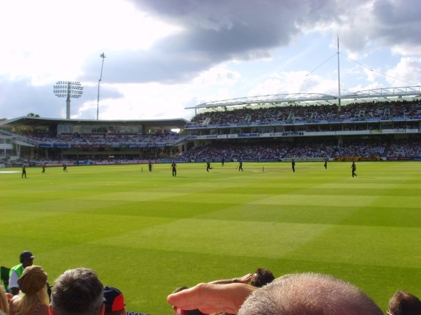 File:Hampshire vs Sussex, 2009 Friends Provident Trophy, Lord's.jpg