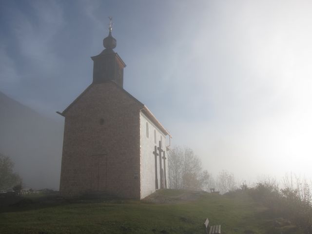 File:Johanneskapelle Pürgg, Sonnenaufgang.jpg