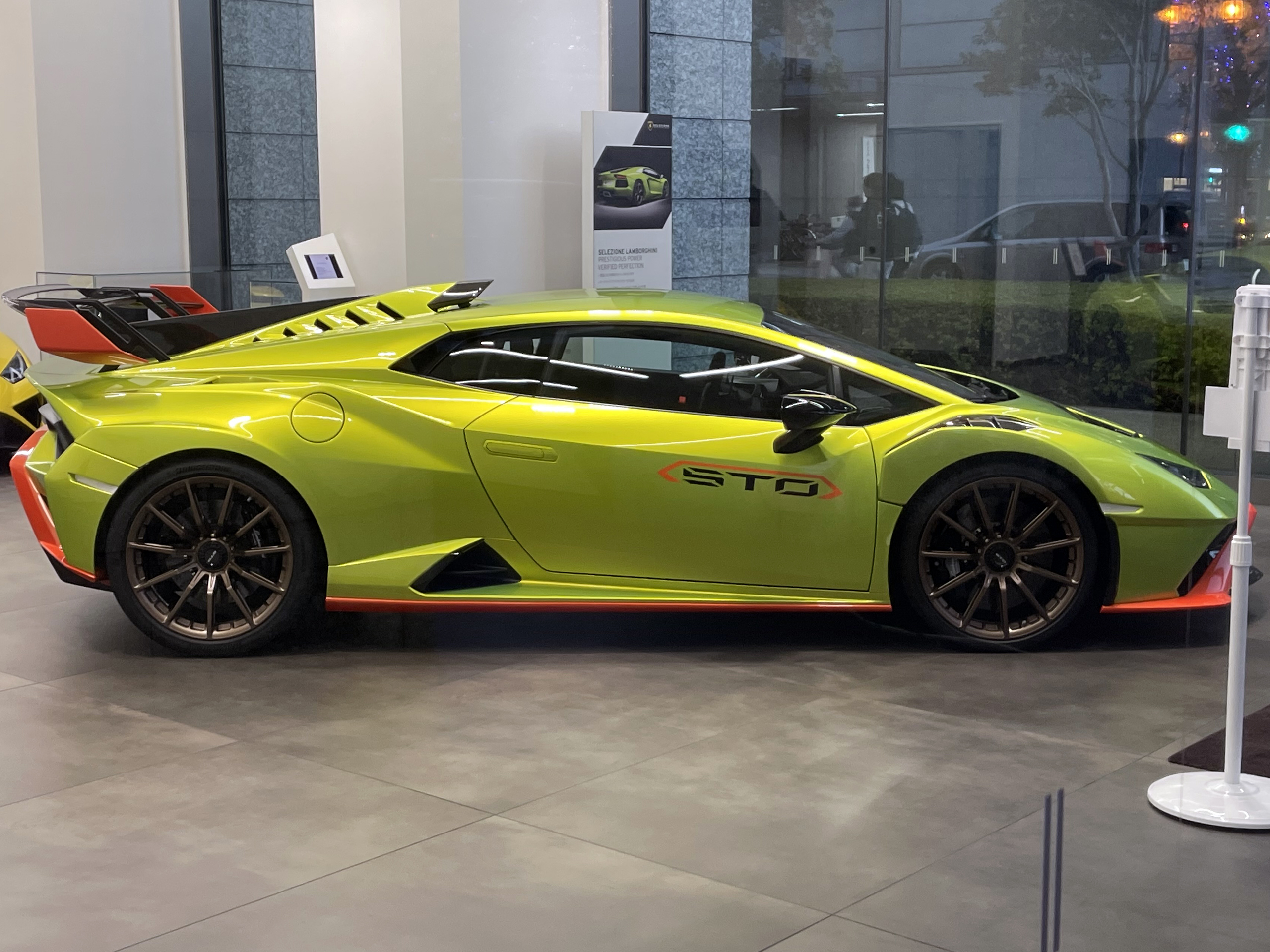 Lamborghini Huracan за 12000000000 рублей