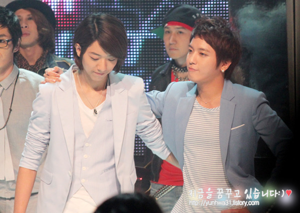 File:Lee Jung-shin, Jung Yong-hwa - 100603 M Countdown.jpg