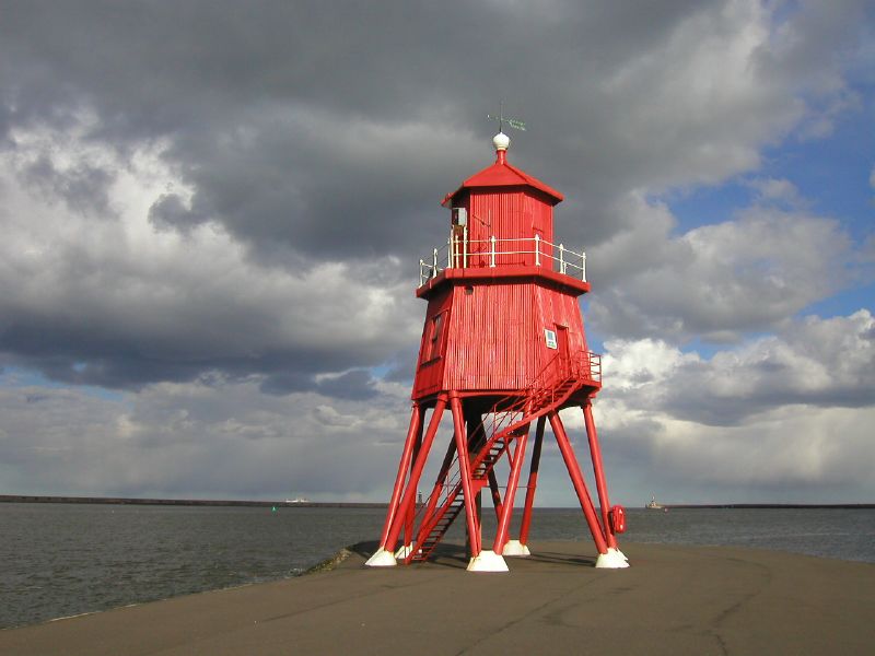 File:Lighthouse South Shields, England.jpeg