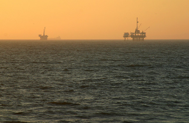 File:Lightmatter oilrigs.jpg