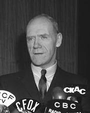 <span class="mw-page-title-main">Mitchell Sharp</span> Canadian politician