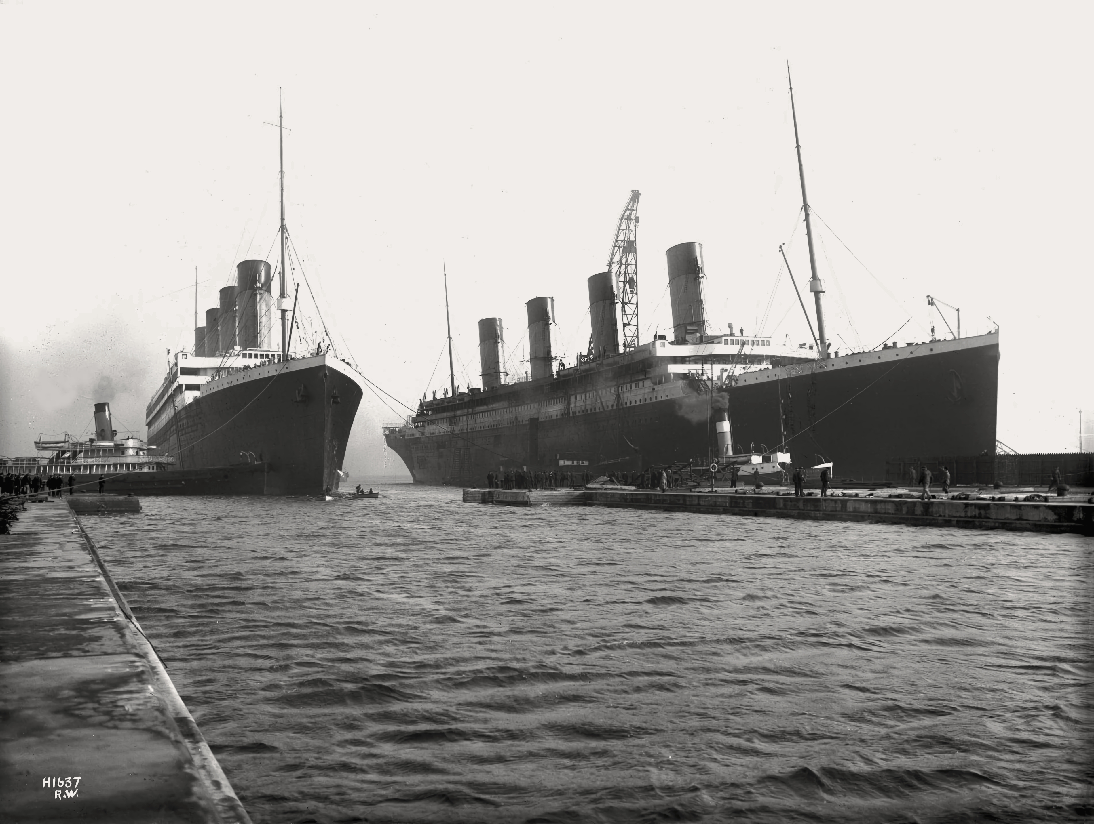 File:Olympic and Titanic  - Wikimedia Commons