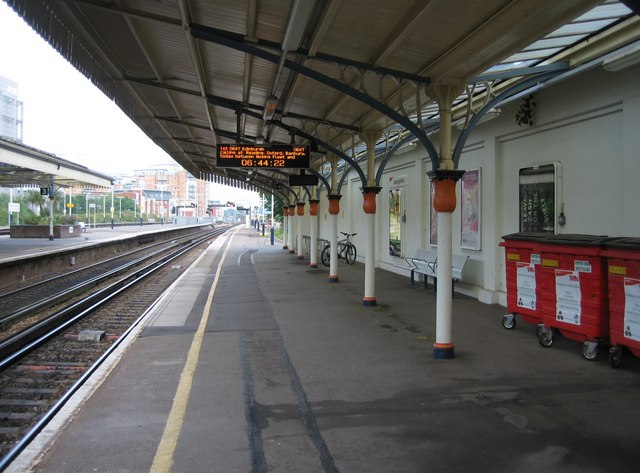 File:Platform 4 - Basingstoke - geograph.org.uk - 816383.jpg