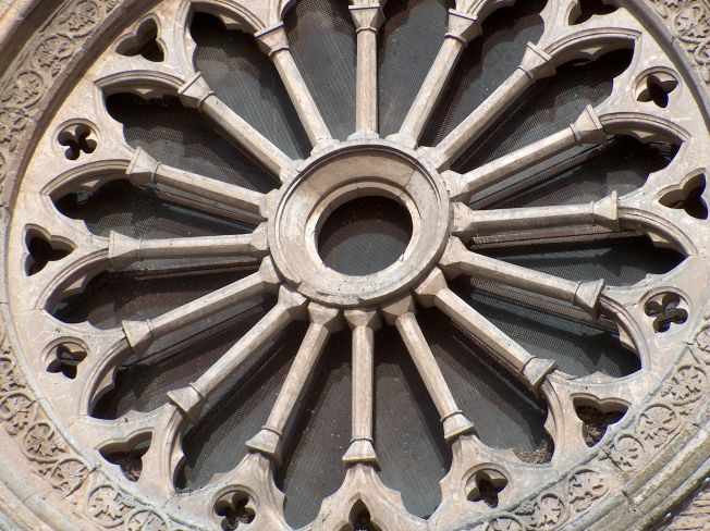 File:Rosone chiesa di San Francesco Antonio Fasari di Lucera2.jpg