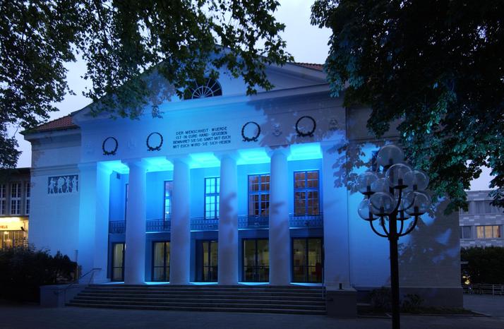 File:Stadttheater hildesheim.jpg