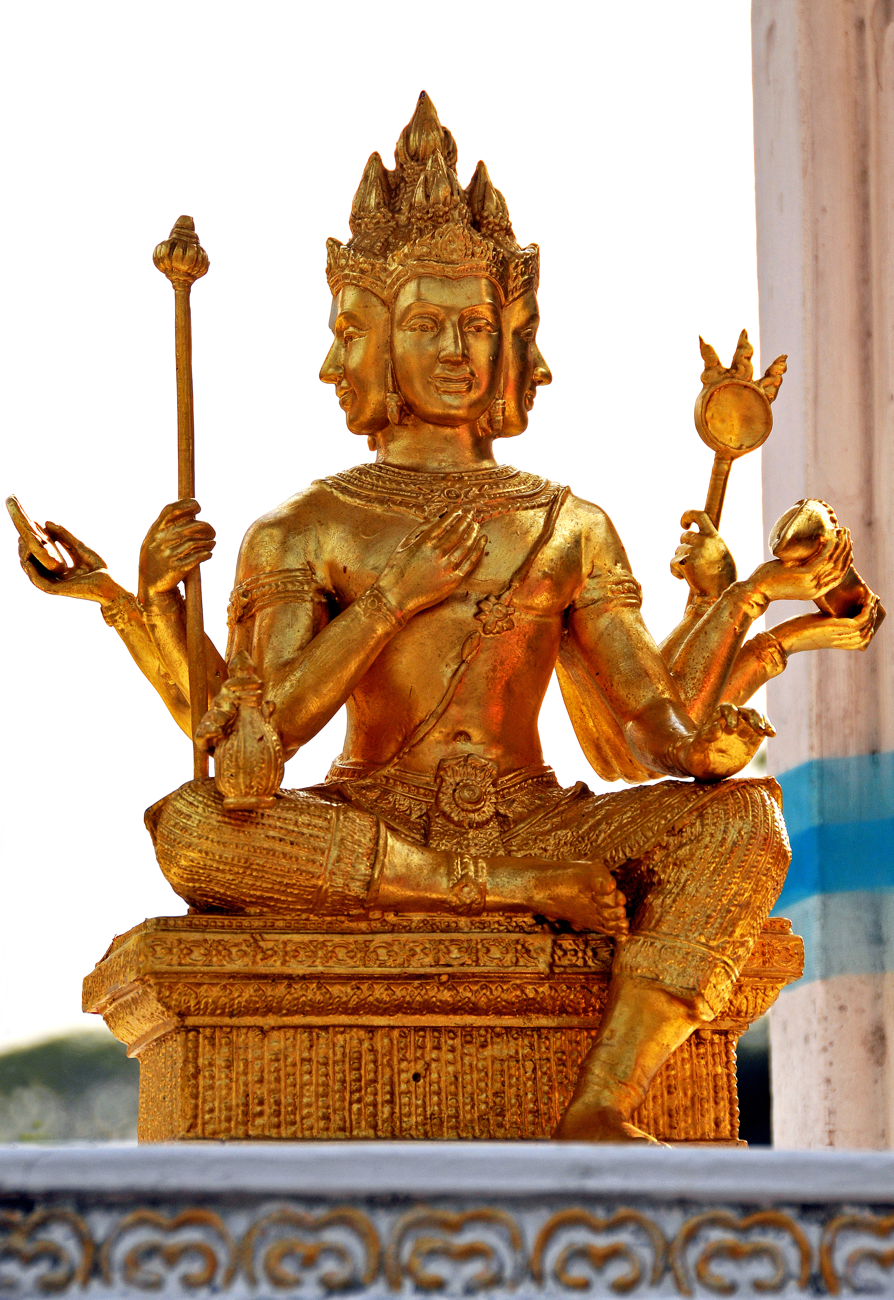 Брахман и брахма. Брахманизм Брахма. Брахма Бог древней Индии. Брахма Бог Индии статуя. Бог Брахма в Индии скульптура.