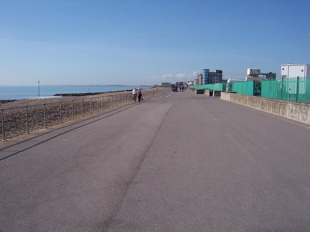 File:The Esplanade - Bognor - geograph.org.uk - 999902.jpg