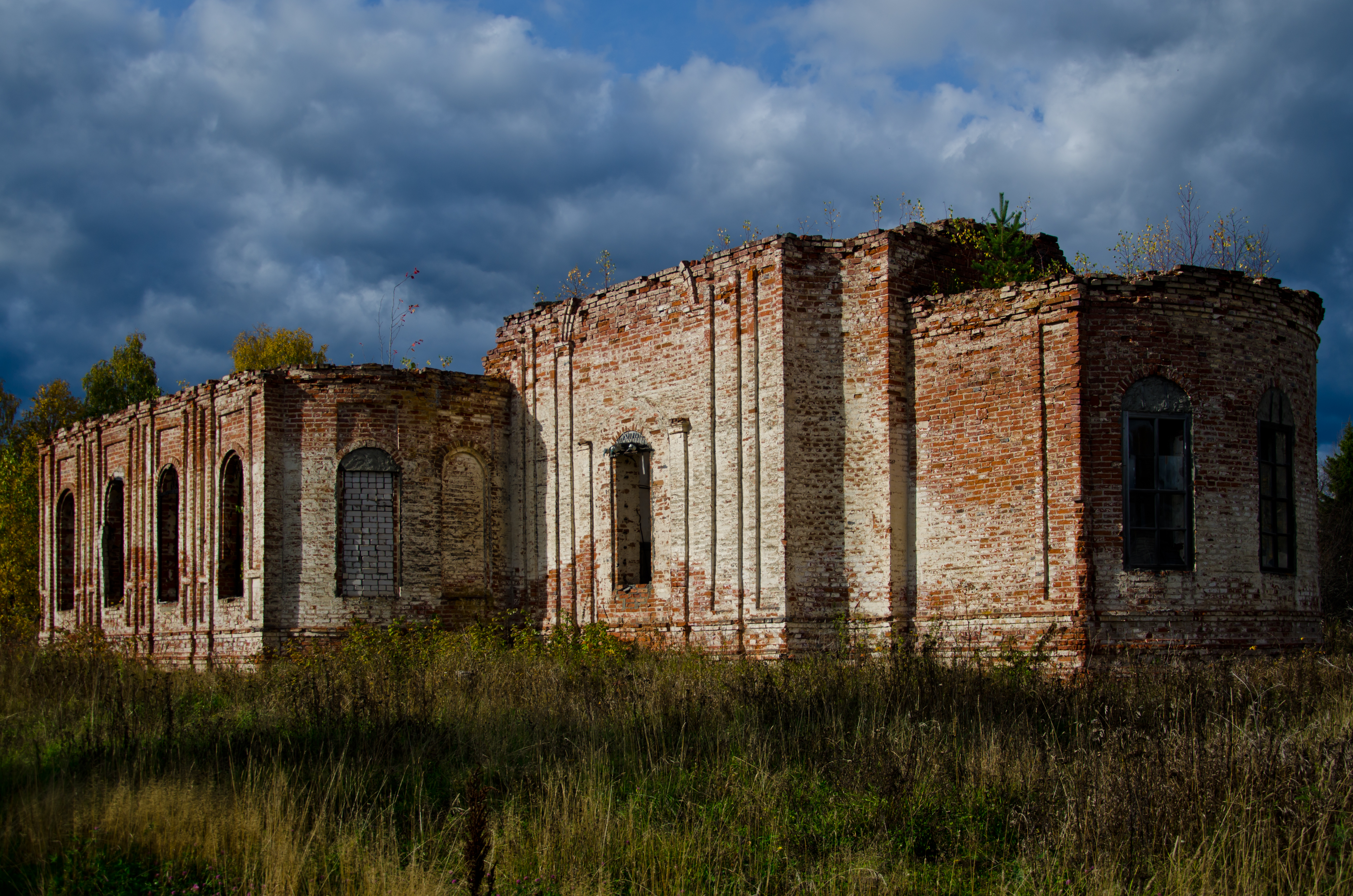 Погода село троица. Церковь Пресвятой Троицы (Лиманское). Костёл Пресвятой Троицы (Судярве). Ряжск Церковь Святой Троицы. Тверская область нижняя Троица.