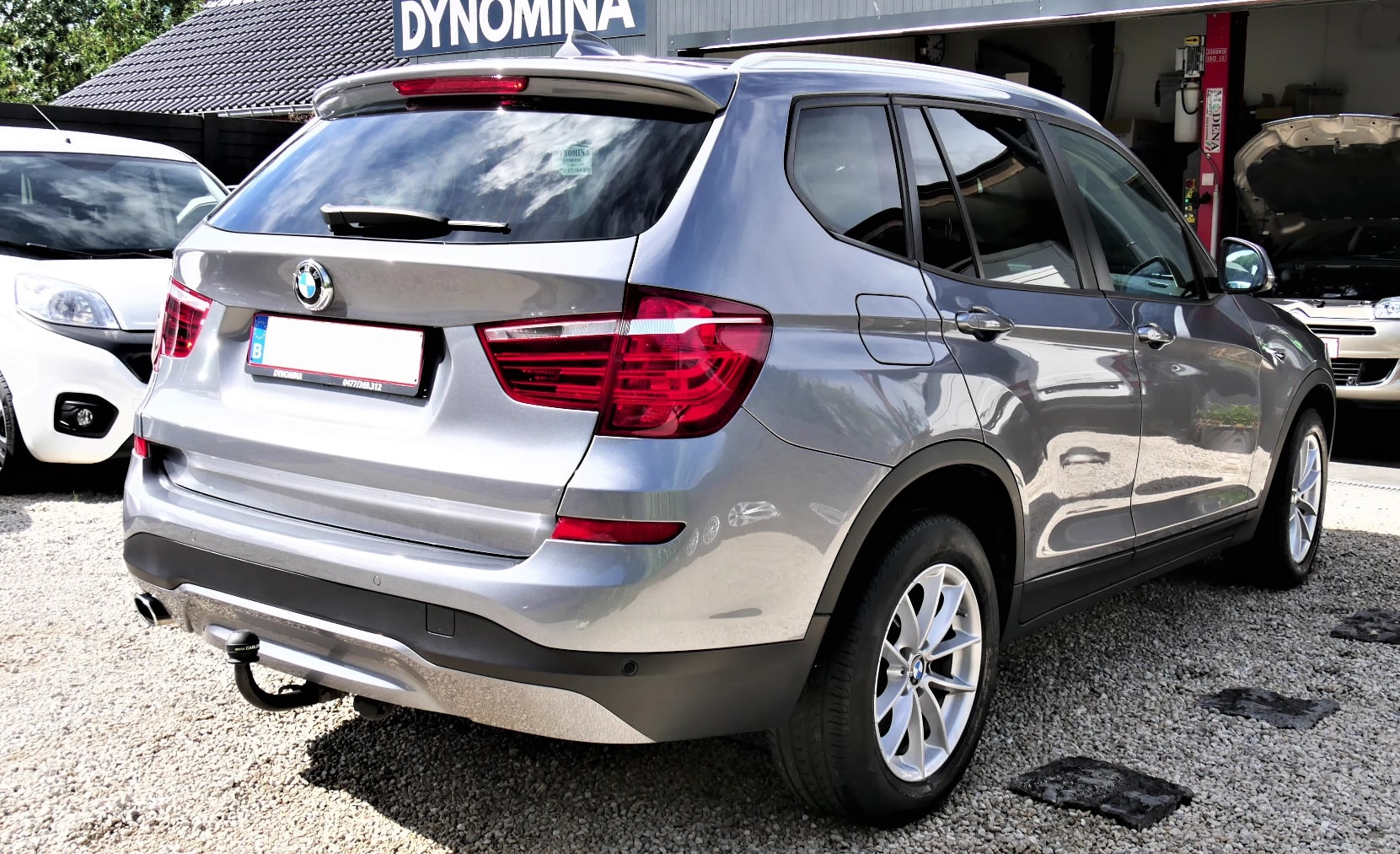 https://upload.wikimedia.org/wikipedia/commons/4/43/2015_BMW_X3_sDrive_F25_%28rear%29.jpg