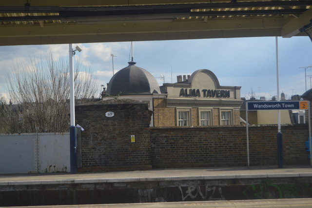 File:Alma Tavern and Wandsworth Town Station - geograph.org.uk - 5013672.jpg