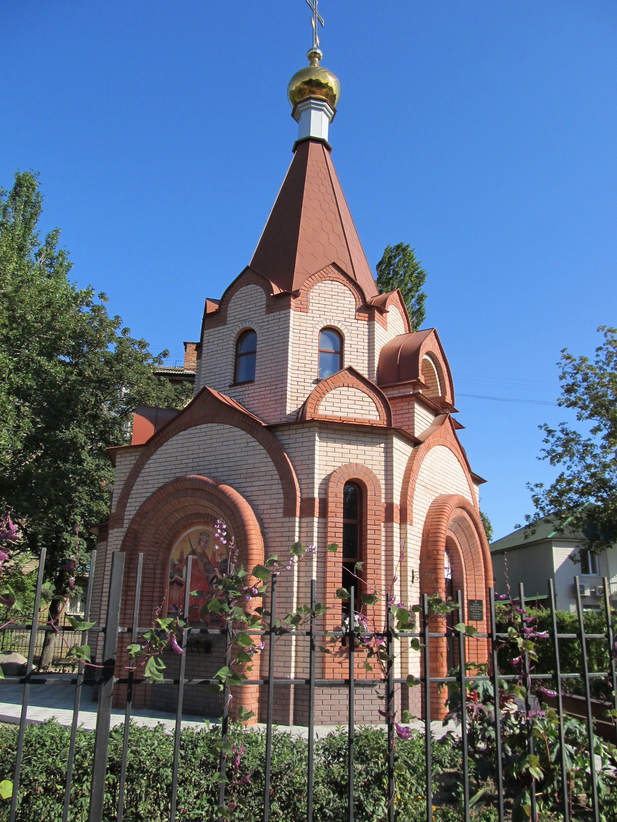 Файл:Bogdana Hmelnitskogo Ave., Melitopol, Zaporizhia Oblast, 6.JPG