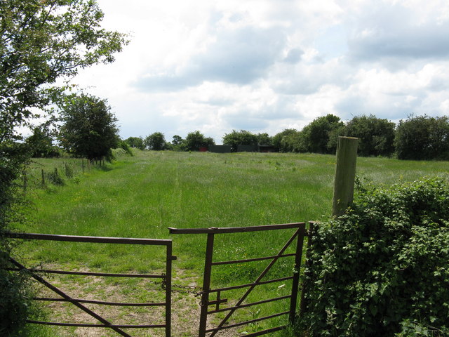 Broadacres Farm - Footpath and fields - geograph.org.uk - 833642