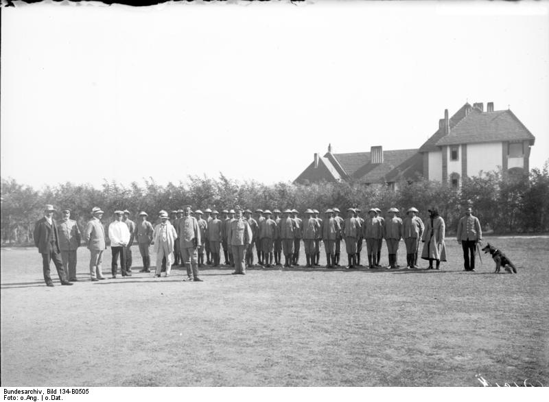 Die Kolonialpolizei Bundesarchiv_Bild_134-B0505%2C_Tsingtau%2C_Polizei