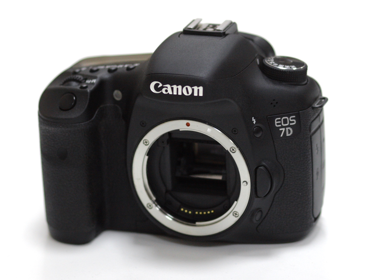 Canon_EOS_7D_front_06.jpg