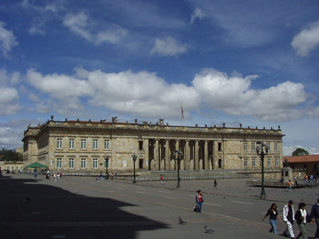 File:CapitolioNacionalDeColombia2004-7.jpg