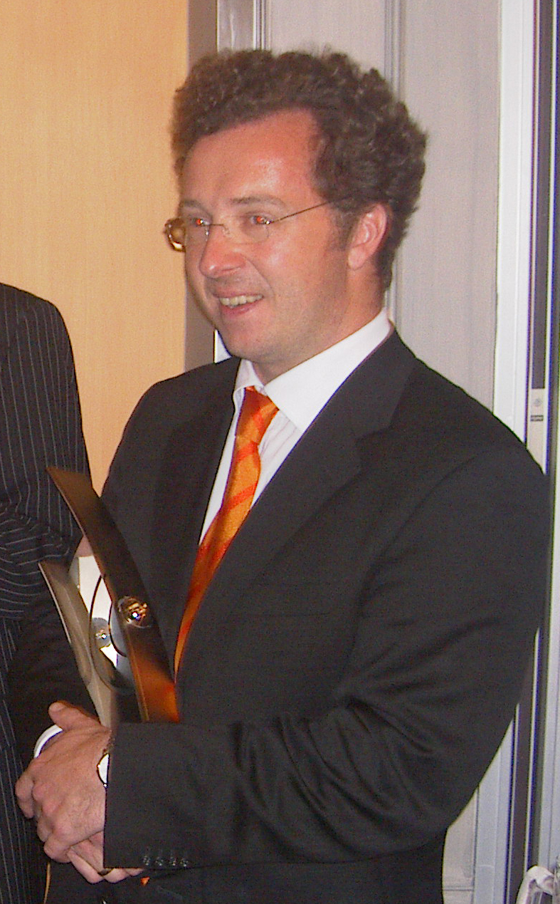 The baritone in 2004, receiving the Echo award