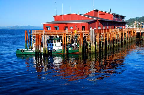 File:Columbia River Building (Clatsop County, Oregon scenic images) (clatDA0039c).jpg